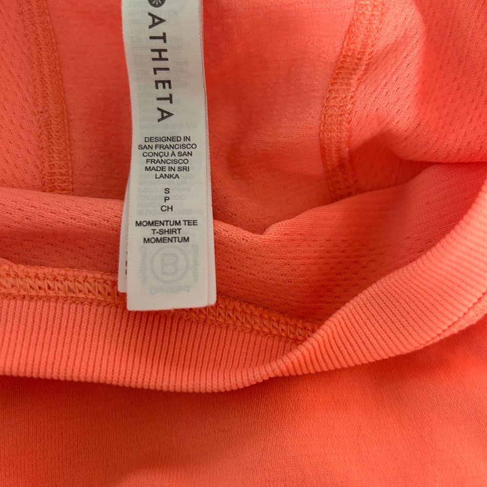 Athleta momentum seamless tee in the color coral